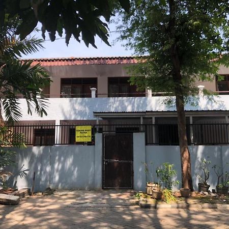 Oyo 90482 Rumah Oma Syariah Kupang  Eksteriør billede