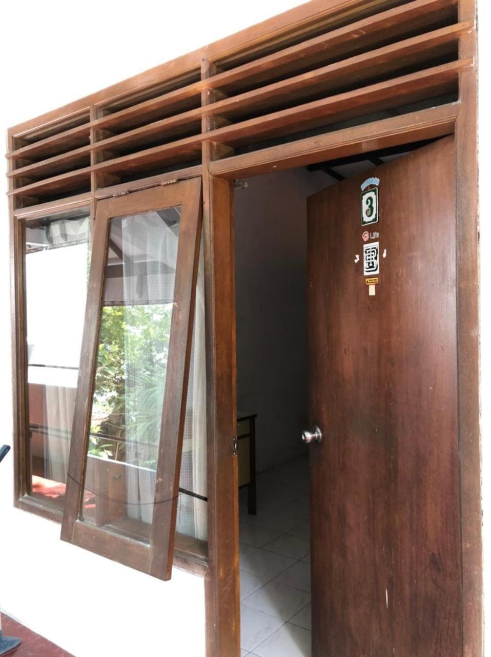 Oyo 90482 Rumah Oma Syariah Kupang  Eksteriør billede