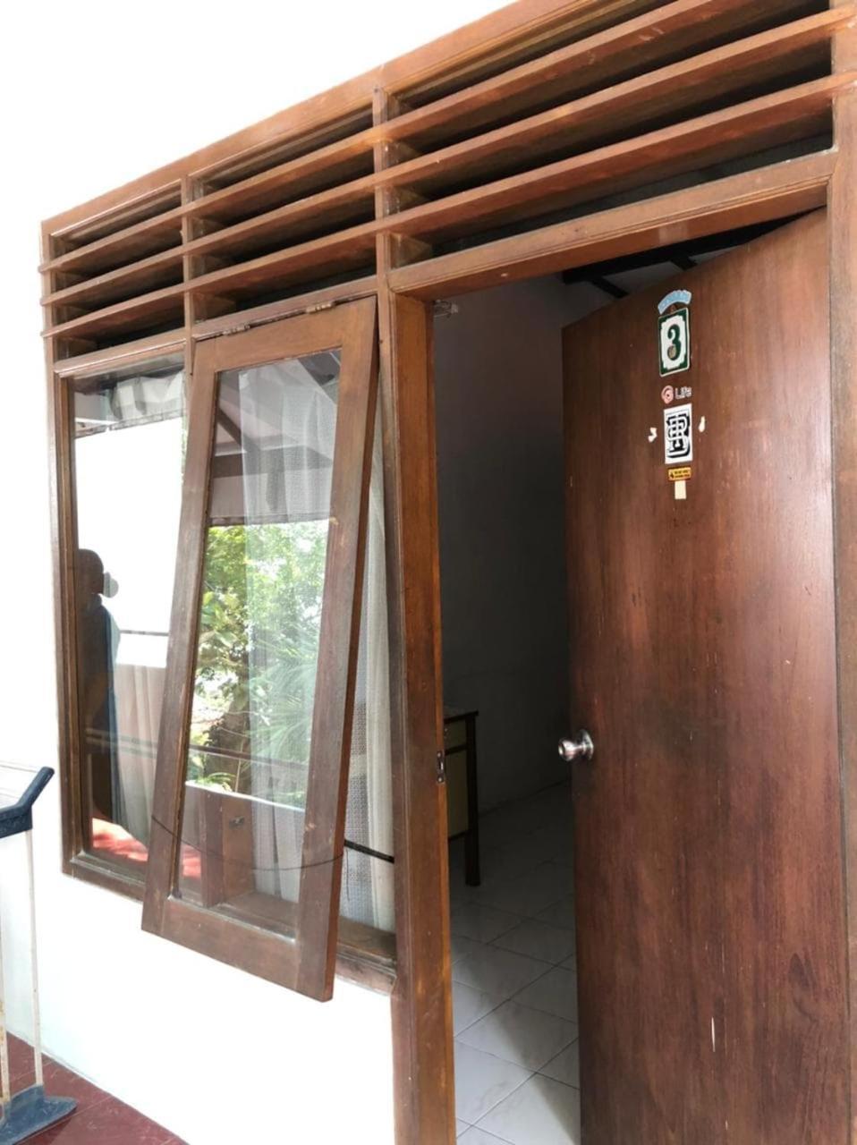 Oyo 90482 Rumah Oma Syariah Kupang  Eksteriør billede