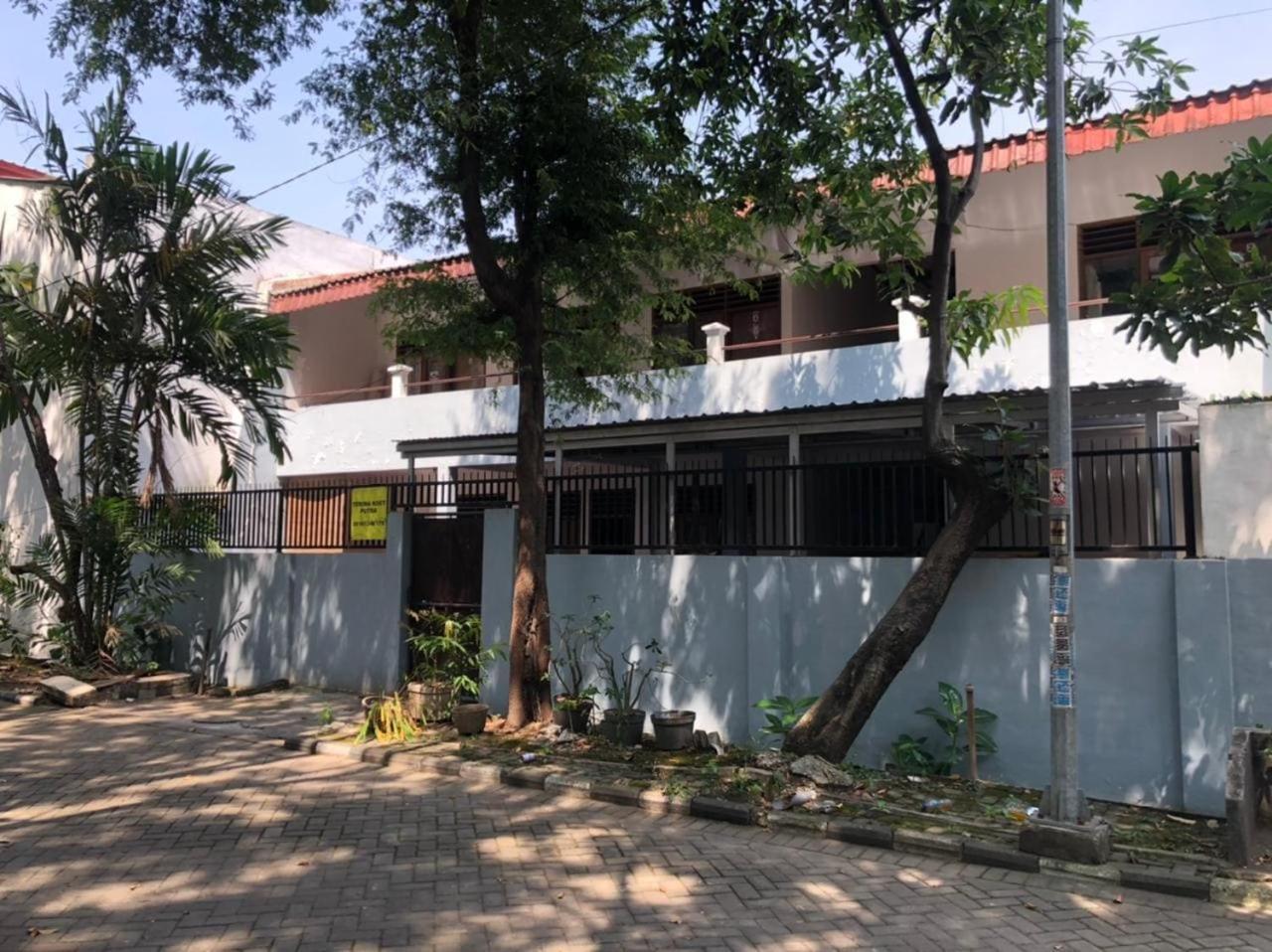 Oyo 90482 Rumah Oma Syariah Kupang  Eksteriør billede
