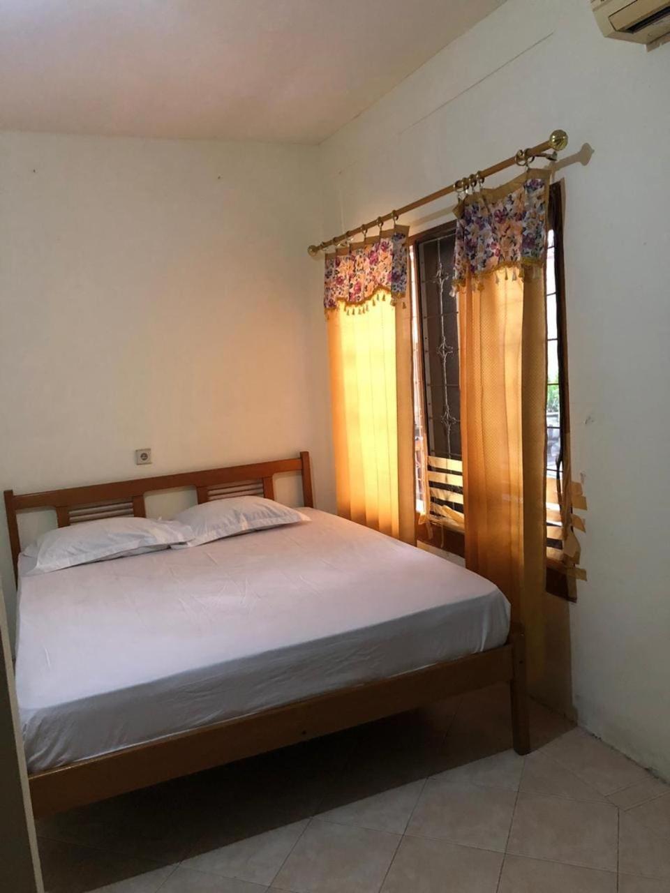 Oyo 90482 Rumah Oma Syariah Kupang  Eksteriør billede