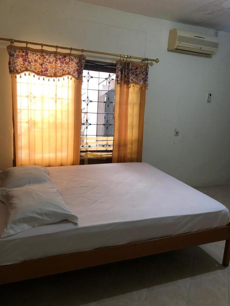 Oyo 90482 Rumah Oma Syariah Kupang  Eksteriør billede
